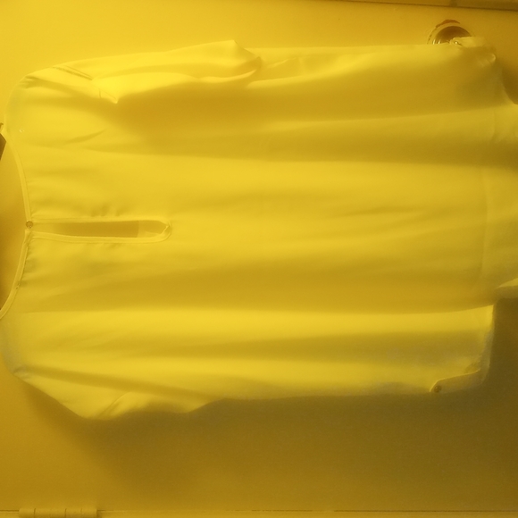 🌞💛 Flowy sunny yellow top with zipper accents on shoulders. 🌞💛 - Picture 5 of 8